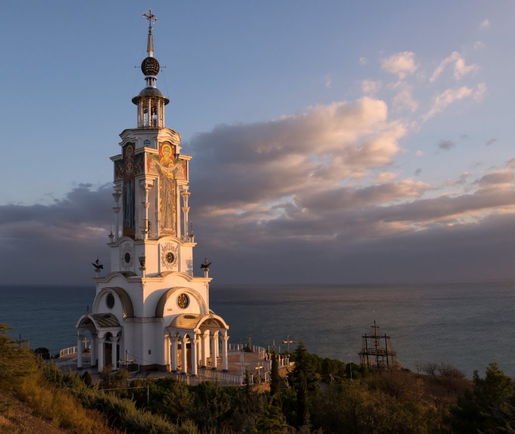 Алушта храм Маяк Николая Чудотворца